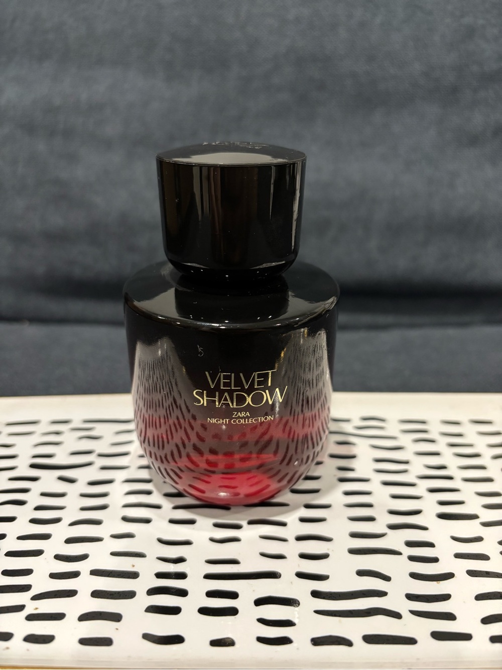 Zara Velvet Shadow Bottle - Black & Red Gradient